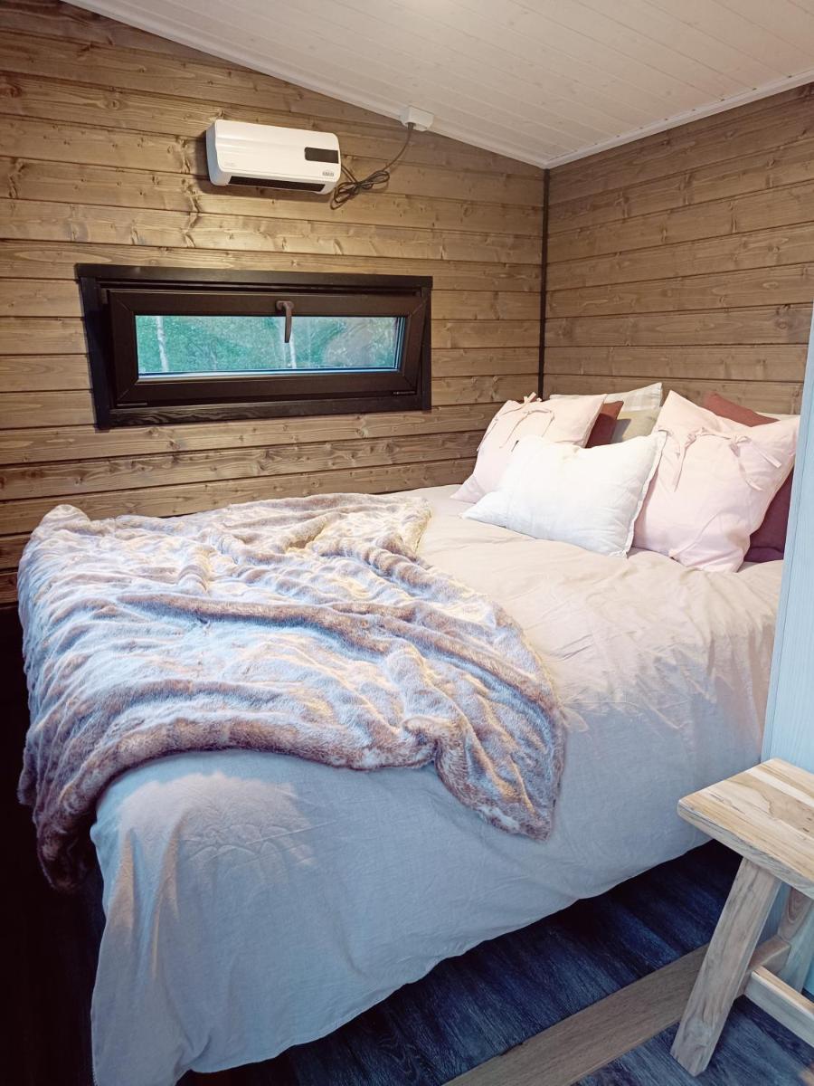 Suitetrails - Villa Joutti lake cottage with jacuzzi