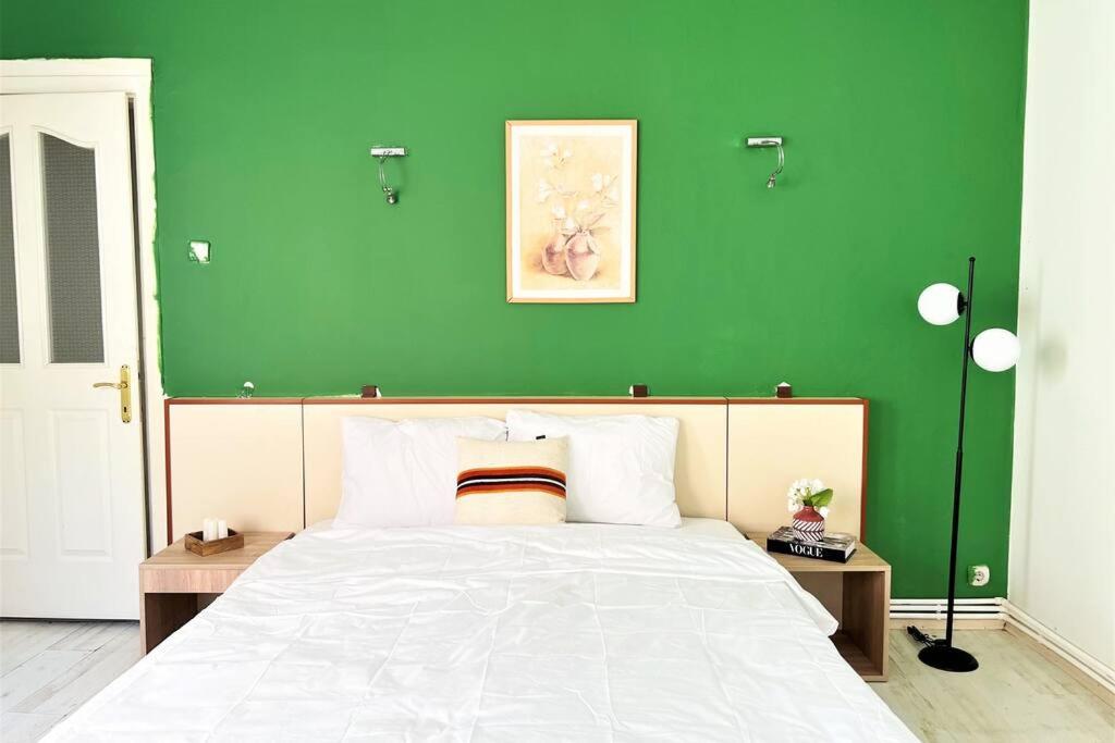 WONDER HOMES- Modern& Cozy Flat, Cihangir, Taksim - Housity