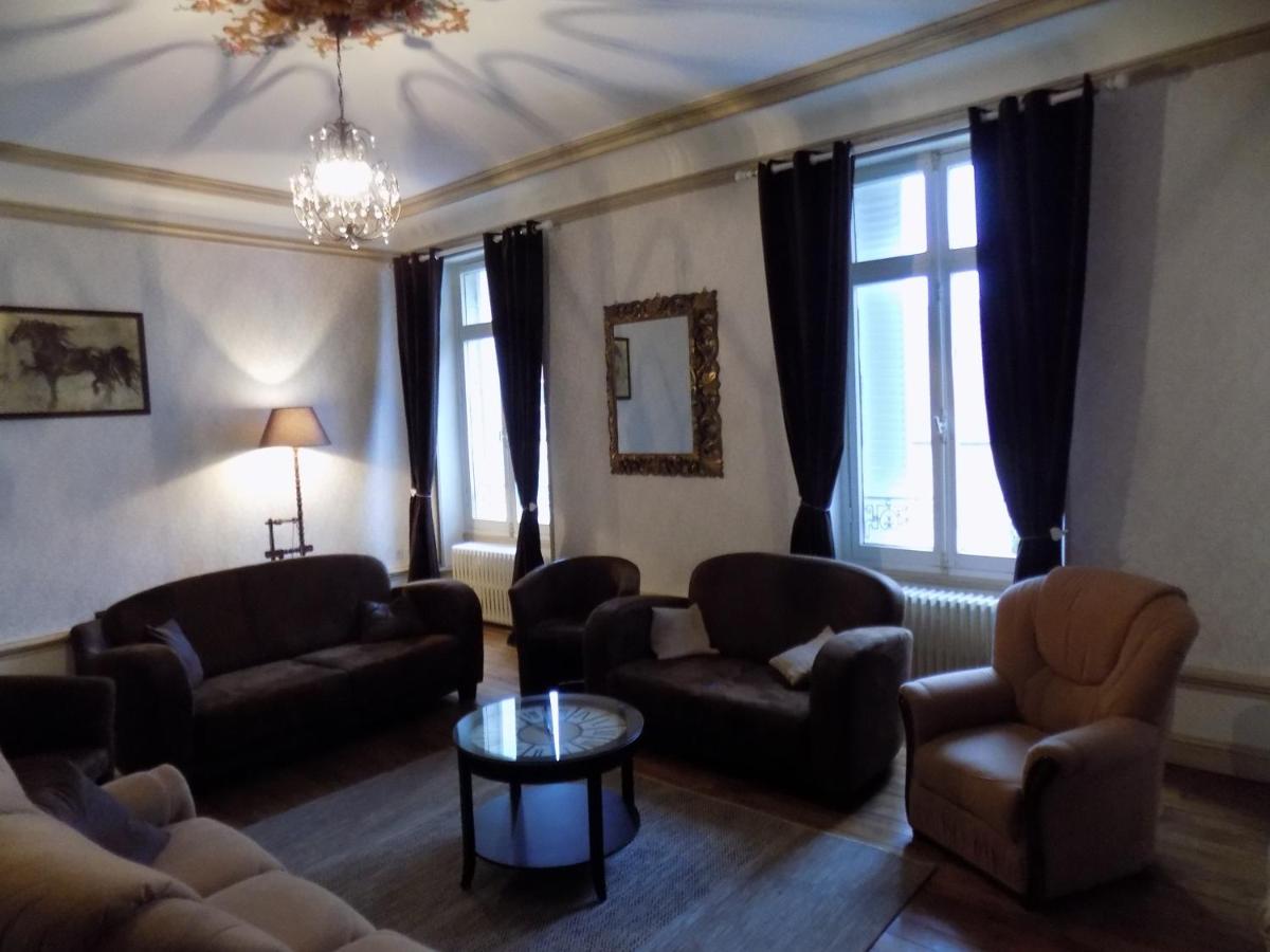 Le Castel de Louis Gîte 15 personnes 6 chambres Billard - Housity