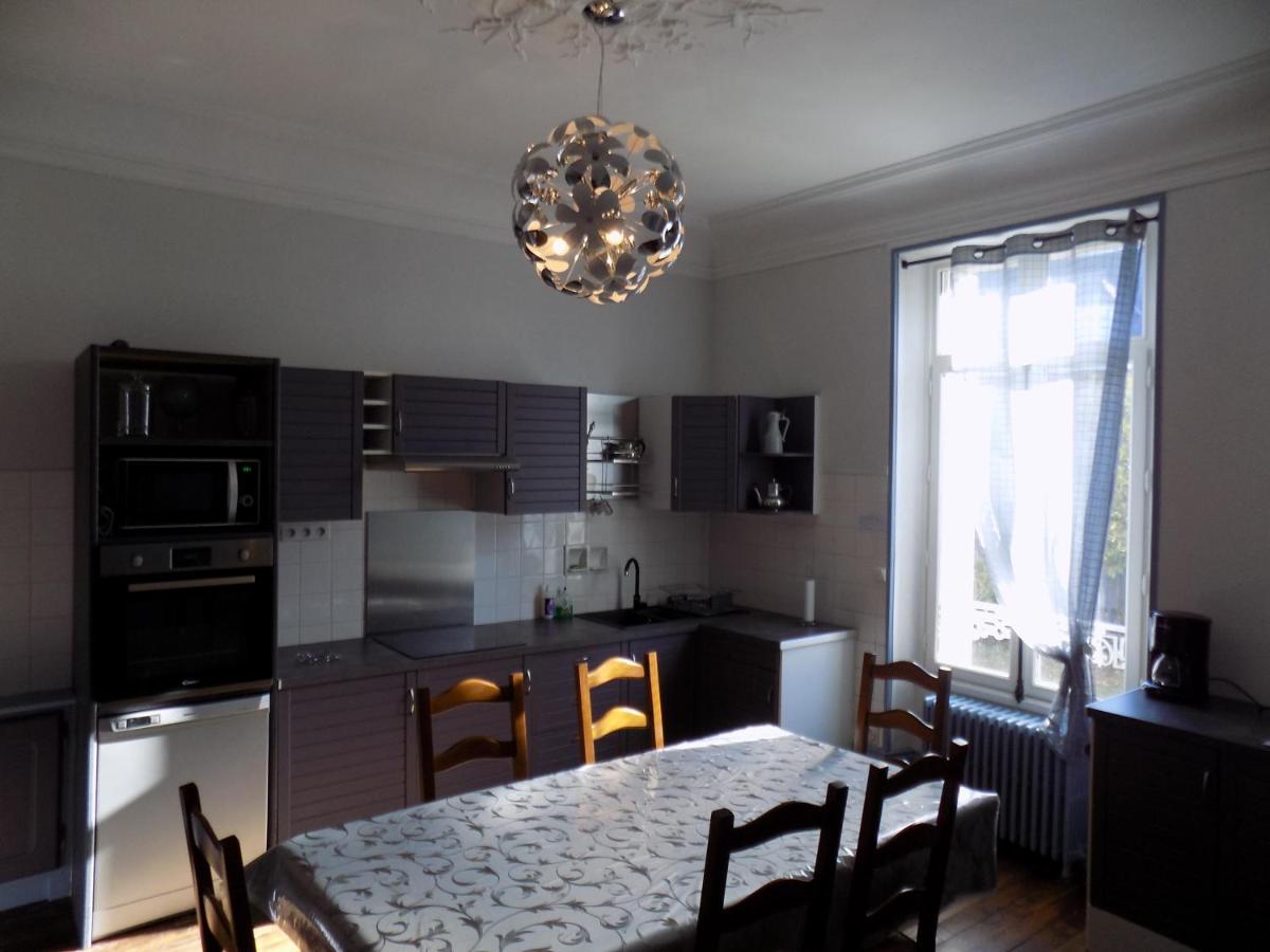 Le Castel de Louis Gîte 15 personnes 6 chambres Billard - Housity