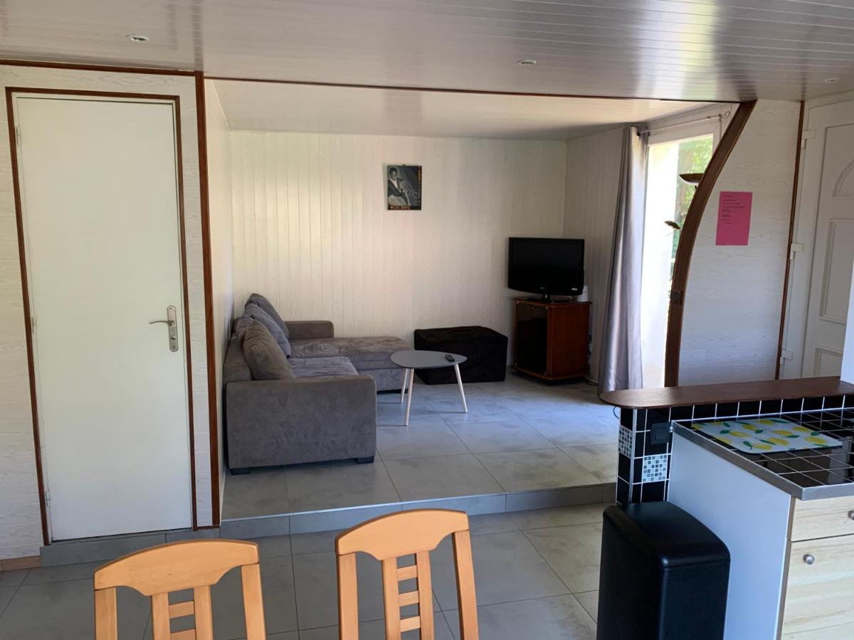 Magnifique bas de villa deux chambres situé prés des plages et du golf - Housity