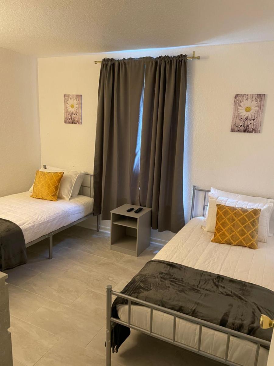 Serene family friendly townhouse in the wonderful Regal Palms - Hizvo