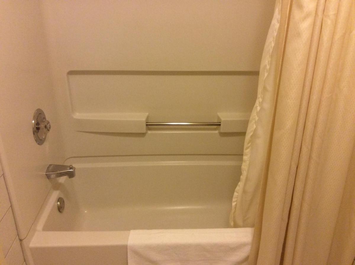 Travelodge by Wyndham Victoriaville - Housity