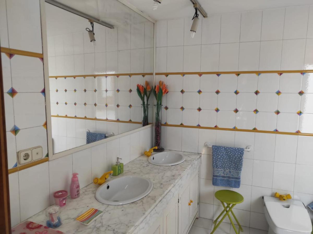 Encantadora casa con piscina privada y vistas panorámicas - Housity