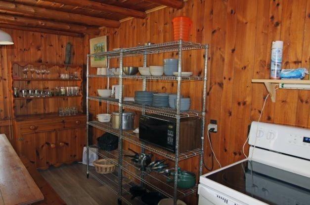 Breezy Bay Waterfront Cottage - Housity