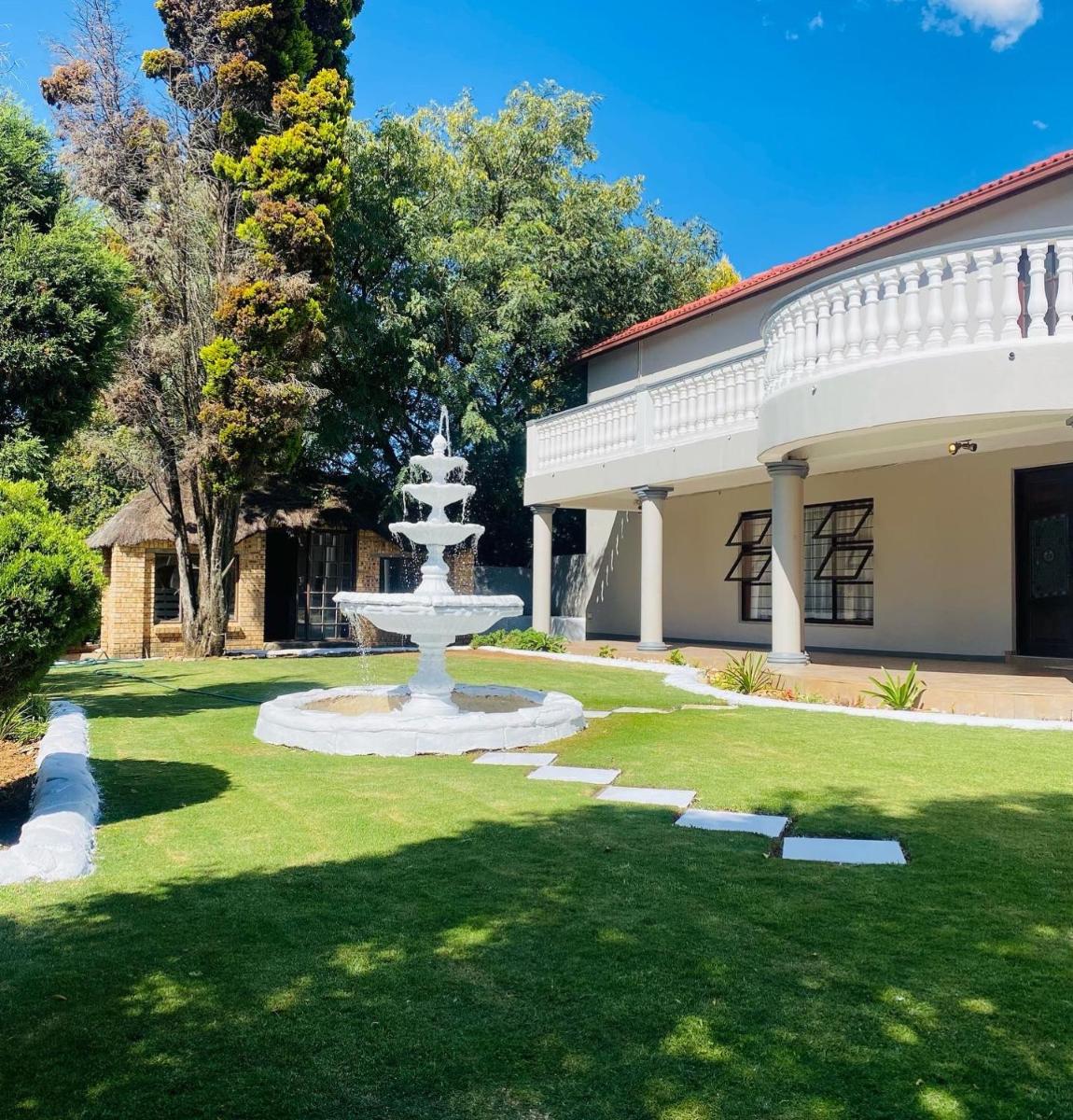 Airport Doozy Guest House - Housity