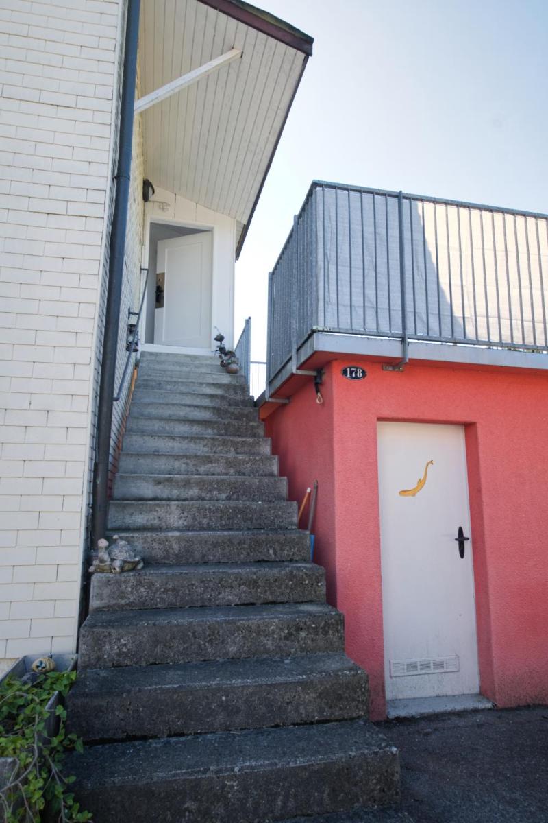 Lake Getaway Apartment with Private entrance, right on the Lake Constance cycle path, barbecue area, free wifi, Netflix and free bikes - Housity
