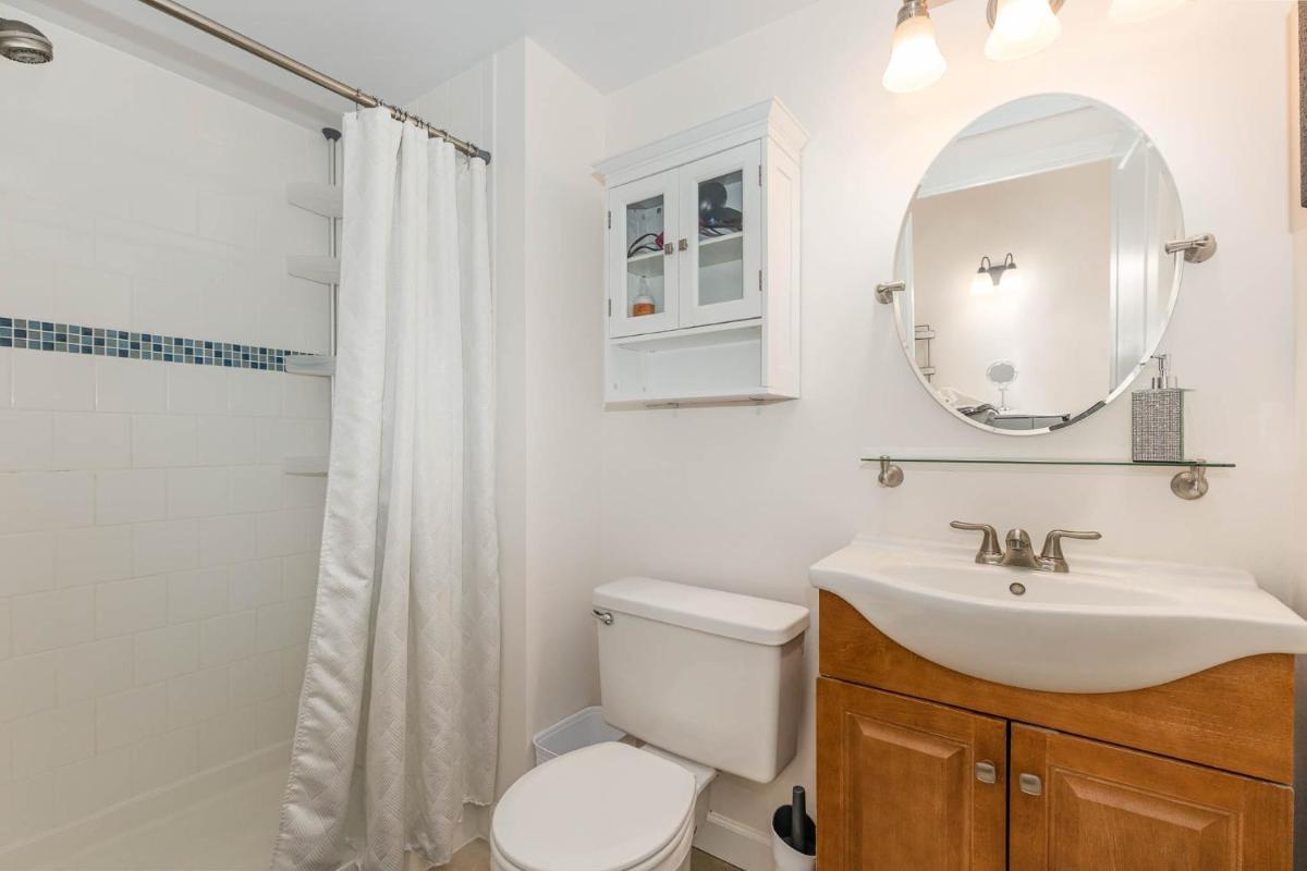 Suitetrails - Large, Stunning Elvis themed condo,10 min from CVG