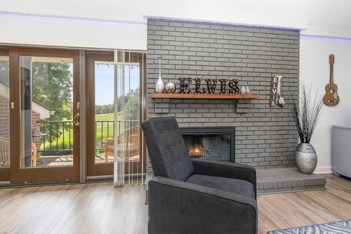 Suitetrails - Large, Stunning Elvis themed condo,10 min from CVG