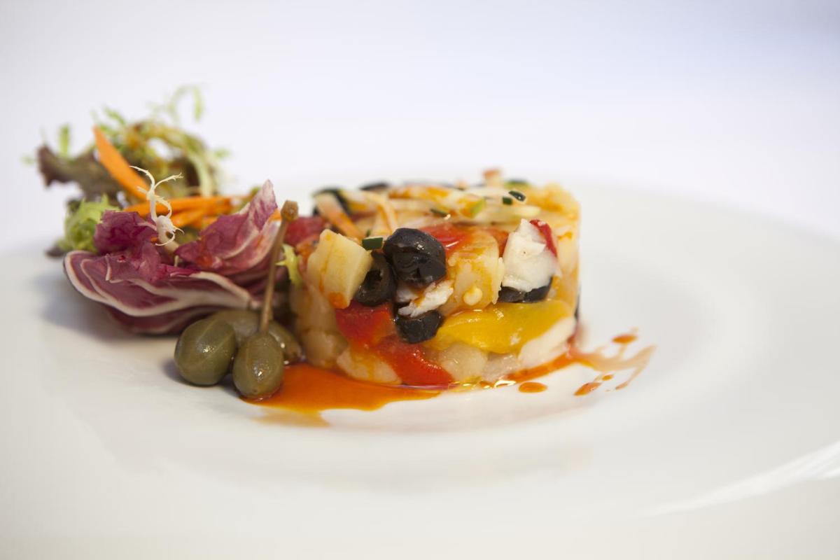 Comida en o cerca de este hotel