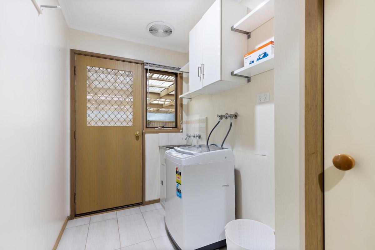 Woodgrove Penthouse - 36 min drive to MEL airport - Housity