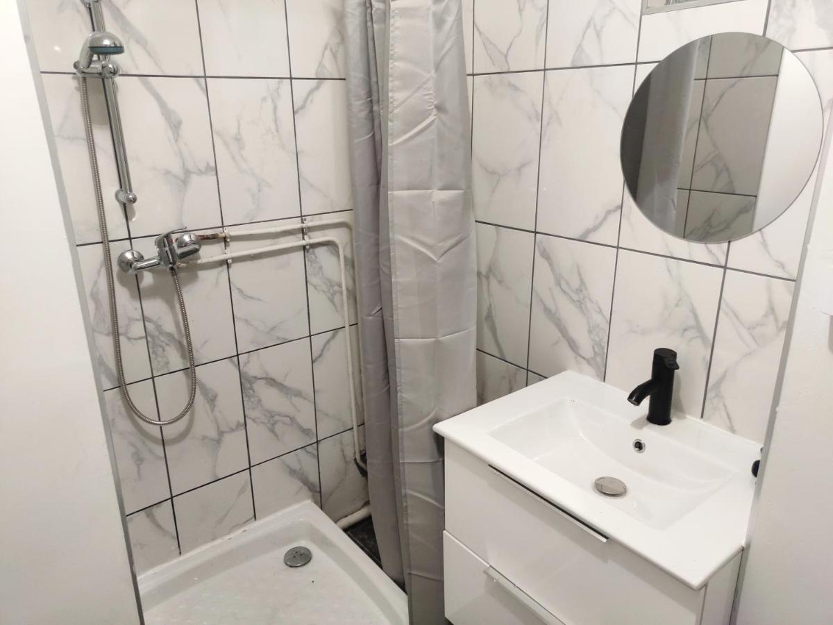36 Dajot Studio Apartment - 25 - Housity