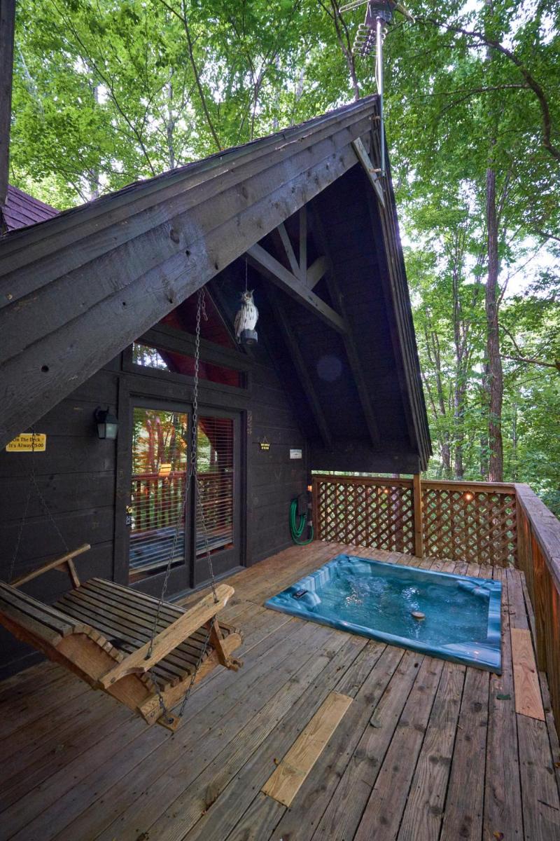Wild Columbine - Gatlinburg Area Hottub Romantic Cabin - Housity