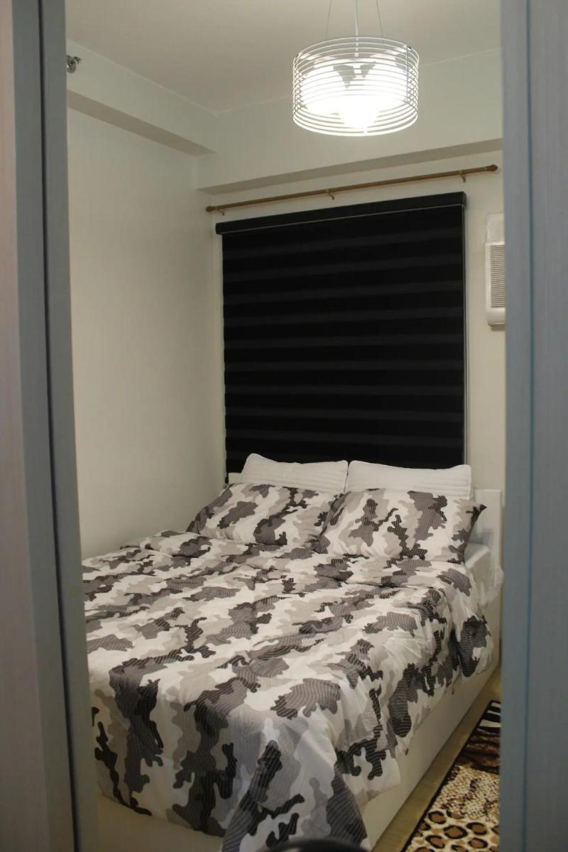 Whole Condo with Pool Great for Staycation - Housity