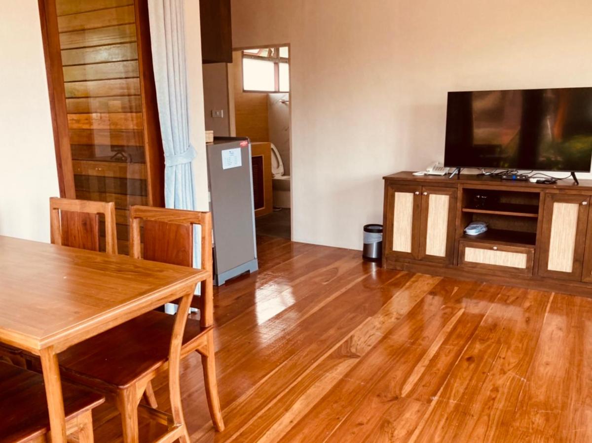 เทียนหอม อัมพวา รีสอร์ท - Housity