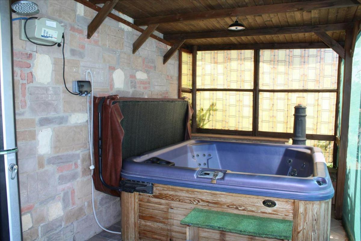 Tuscan Farmhouse with 7 Apartments for max 30 persons - Housity