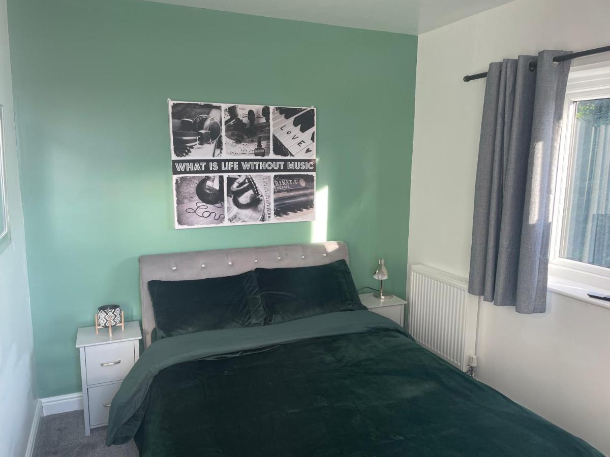 Beautiful brand new 3-Bed House in Sheffield - Housity