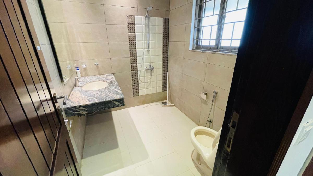 Suitetrails - Cheerful 1 Bedroom Spacious Apartment With Rooftop Open View