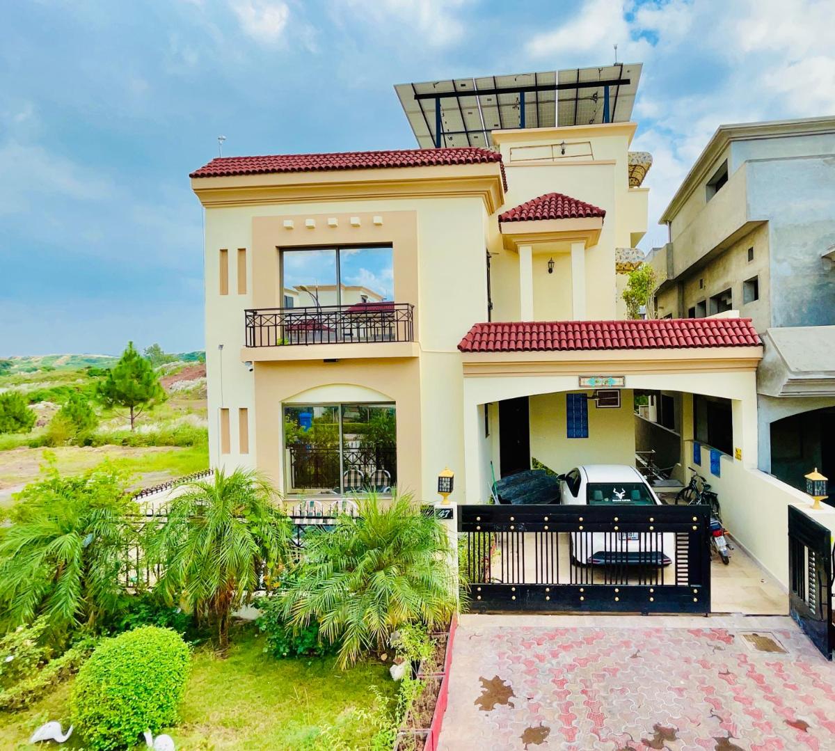 Suitetrails - Cheerful 1 Bedroom Spacious Apartment With Rooftop Open View