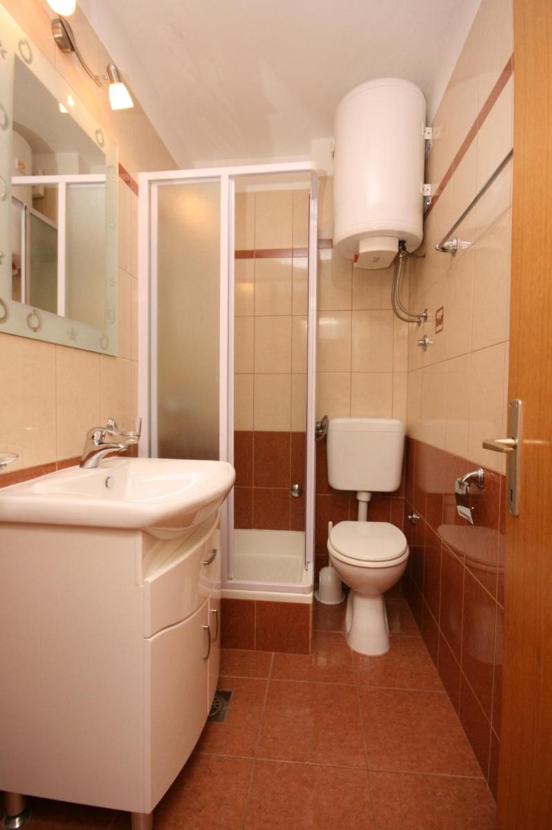 Apartments by the sea Stara Novalja, Pag - 6375 - Housity