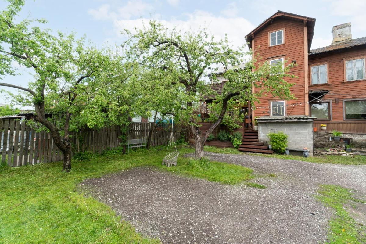 Unique 3 floor apartment. Garden, great location! - Housity