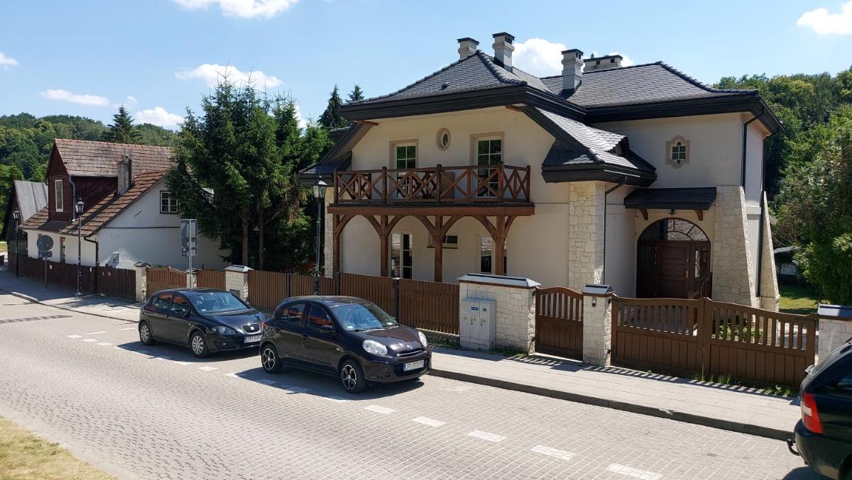 Biały Dom Kazimierski - Housity