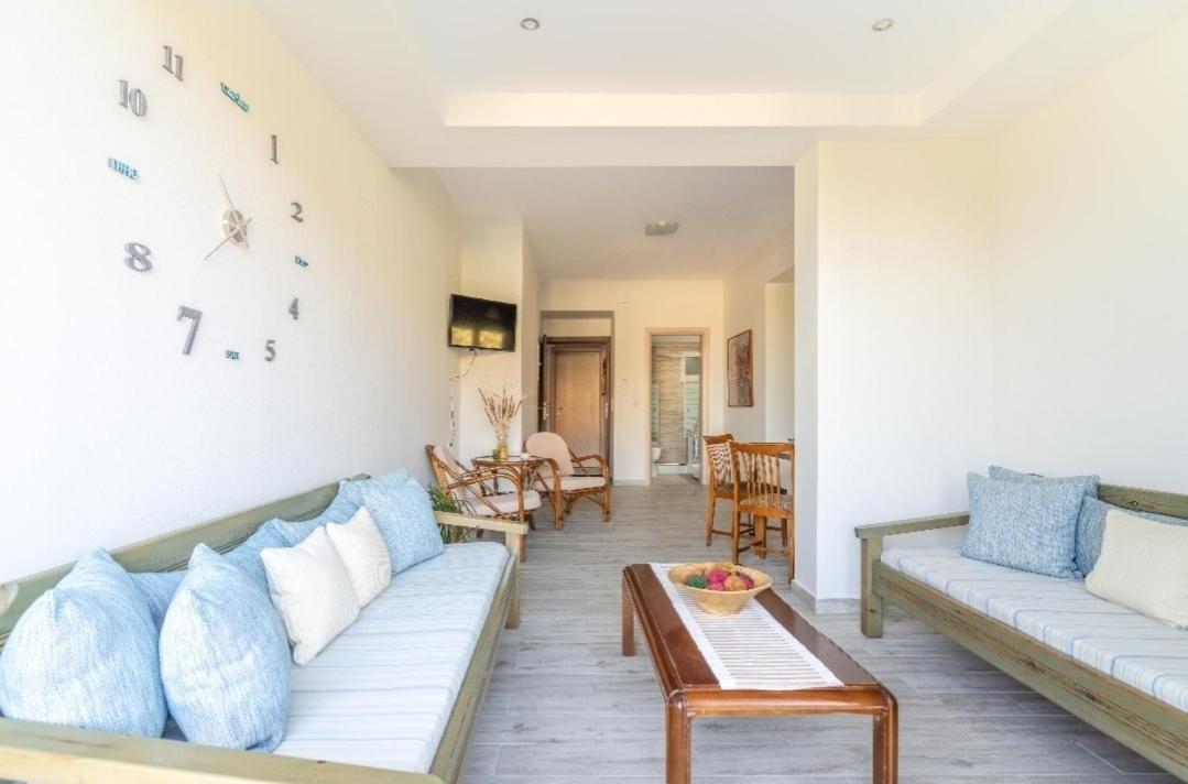 The Holiday House 2 - Housity