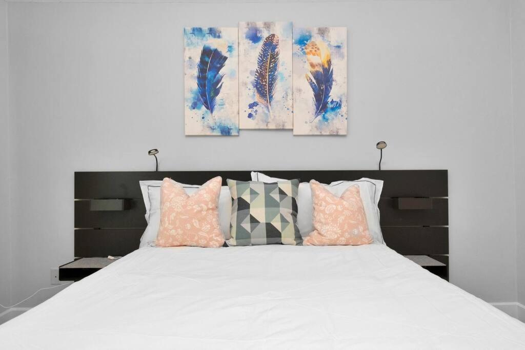 Cheerful 2 BdRoom Home Med Center/Museum District. - Housity