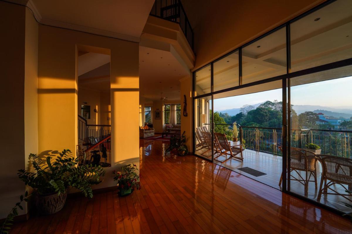 Kandy Sunrise - Housity