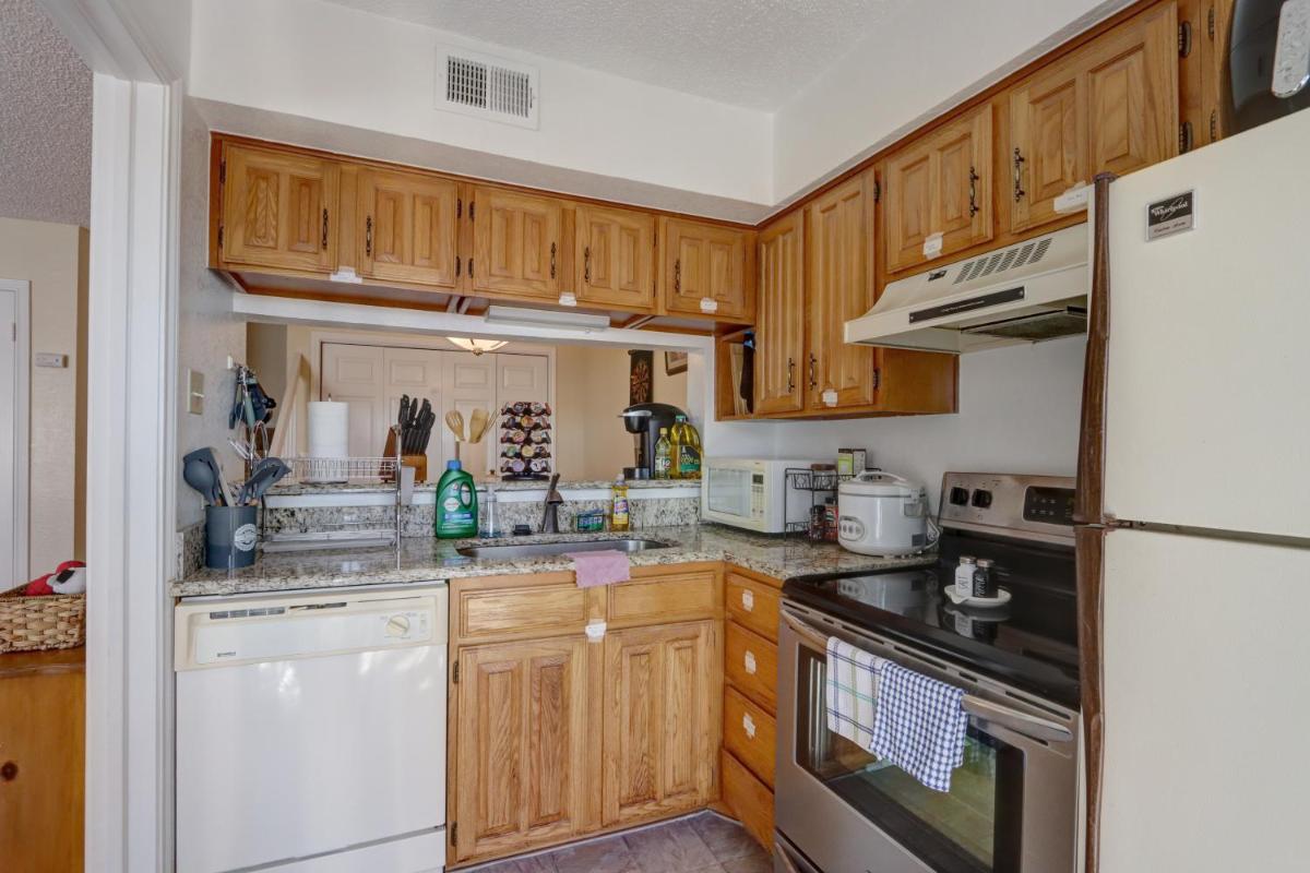 Exquisite Double level Condo with Pool, Car-Garage and Games - Housity