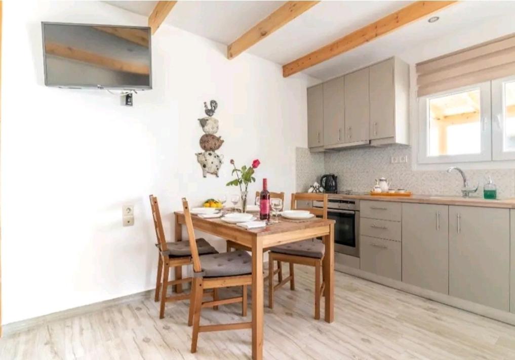 The Holiday House 3 - Housity
