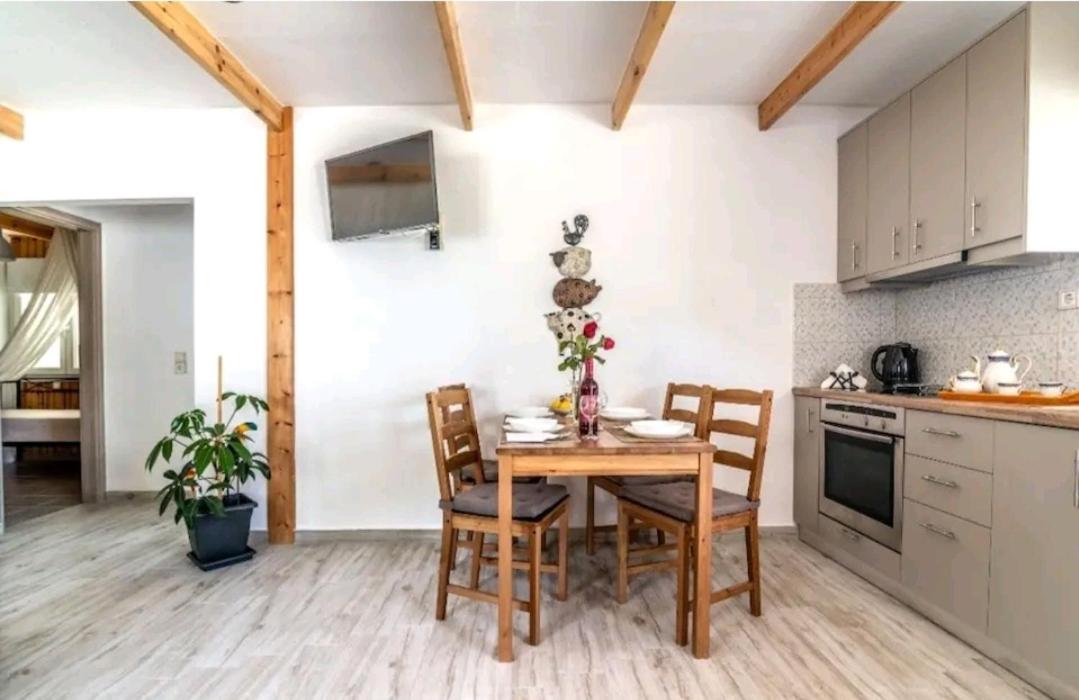 The Holiday House 3 - Housity