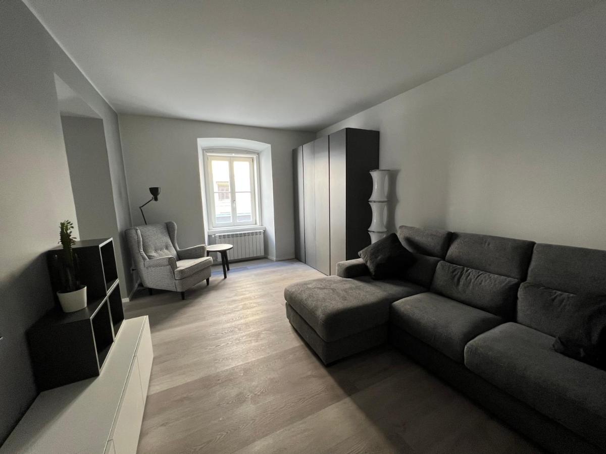 Central Corner House - Housity