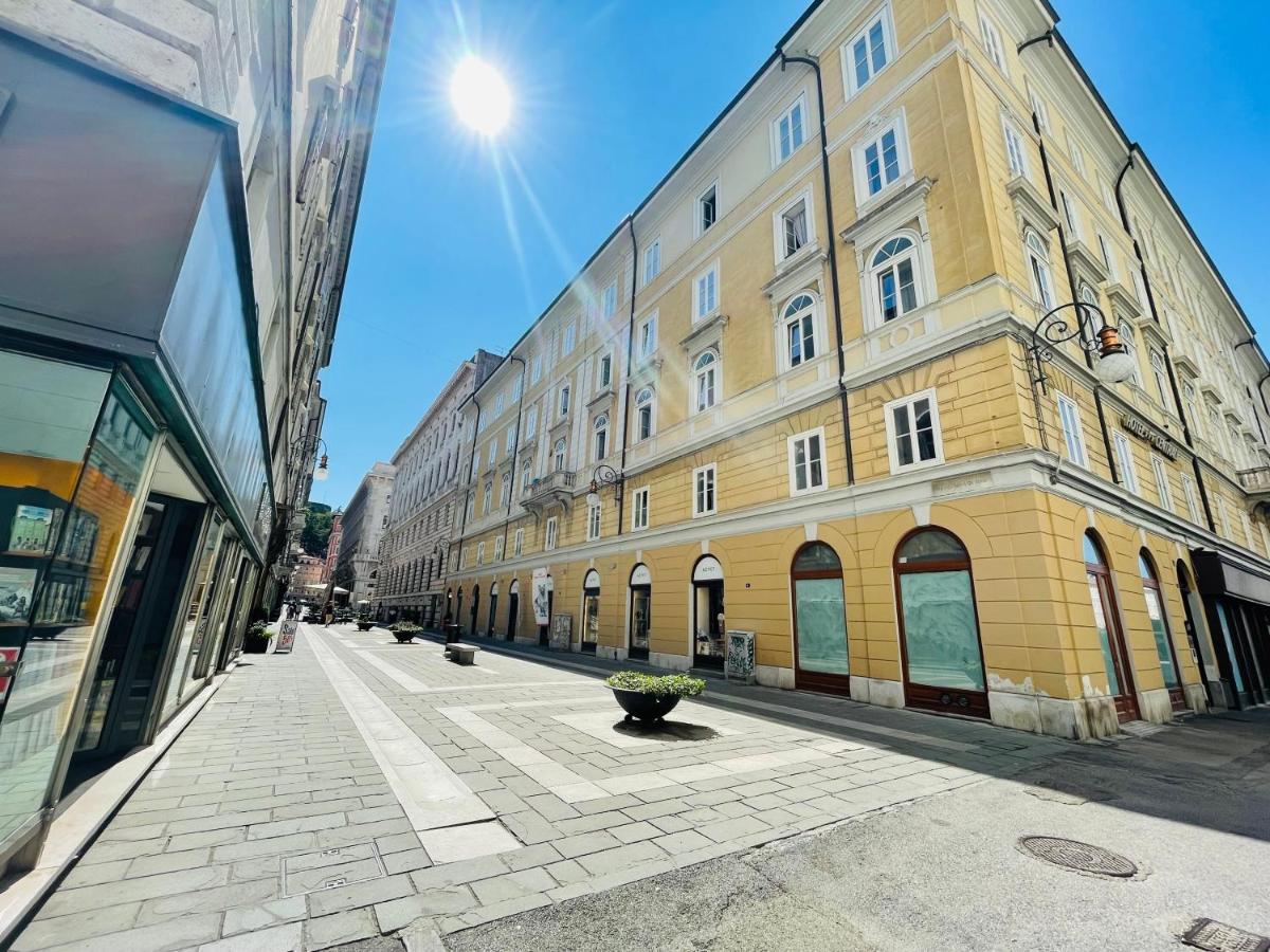Central Corner House - Housity