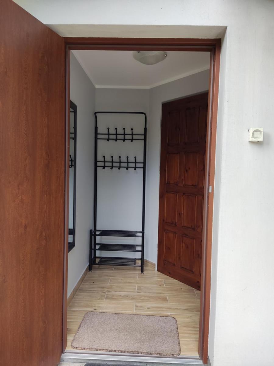 Domek z ogrodem - Housity
