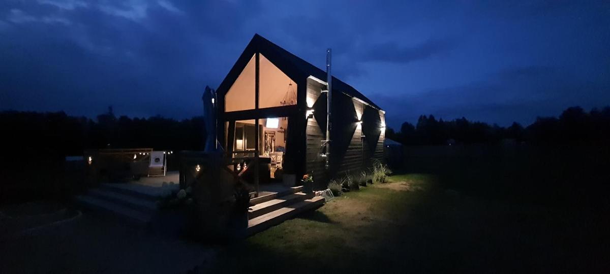 Domek mazurski całoroczny nad jeziorem z jacuzzi SPA - Housity