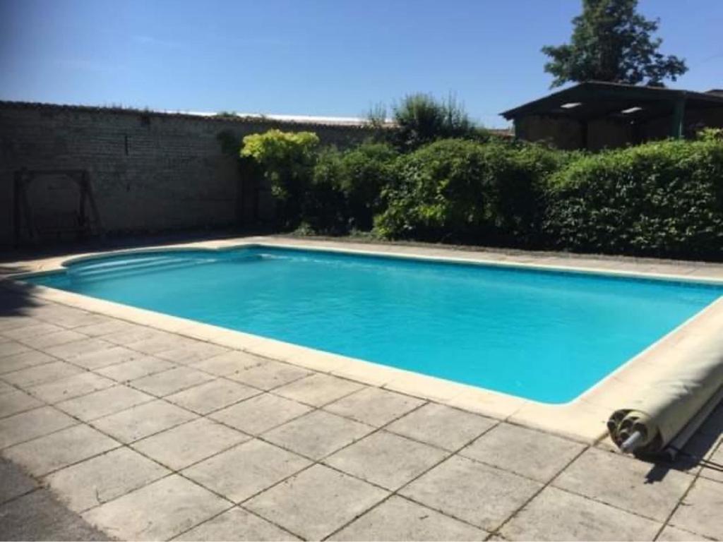Suitetrails - Country 4 bed house with private heated pool