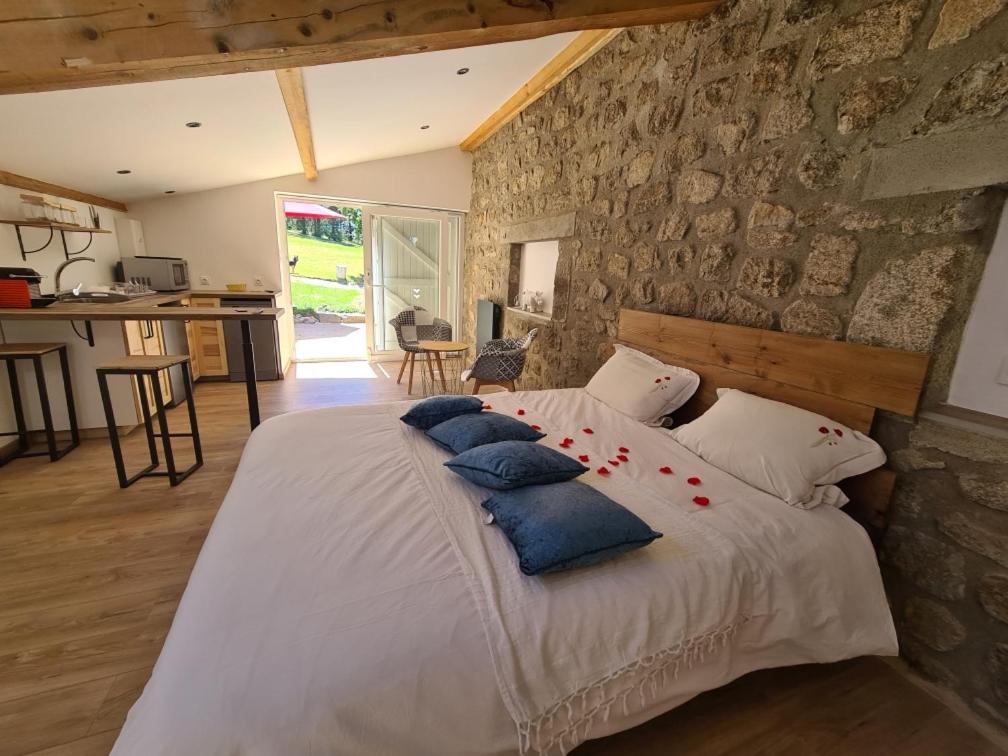 Room lover Les Chaizes - Housity