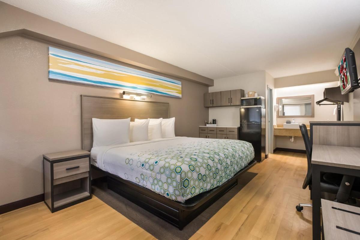 HomeTowne Studios by Red Roof Princeton - Ewing/ Lawrenceville - Housity