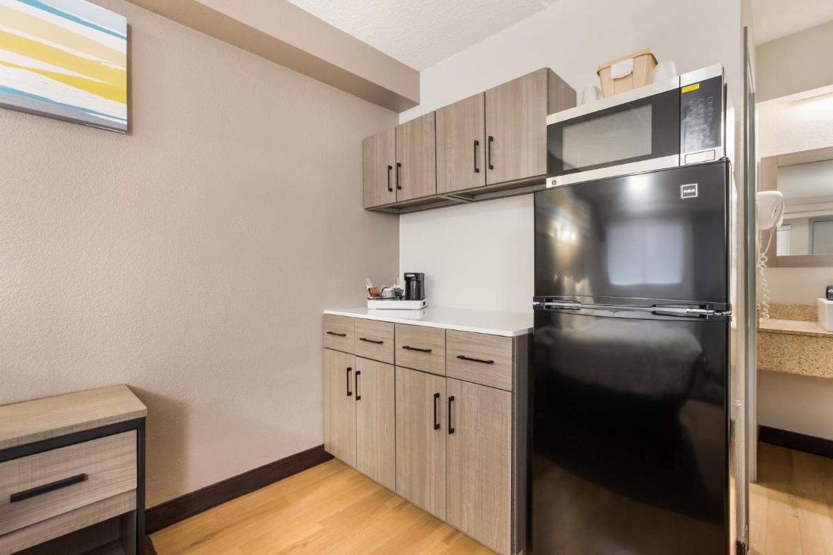 HomeTowne Studios by Red Roof Princeton - Ewing/ Lawrenceville - Housity
