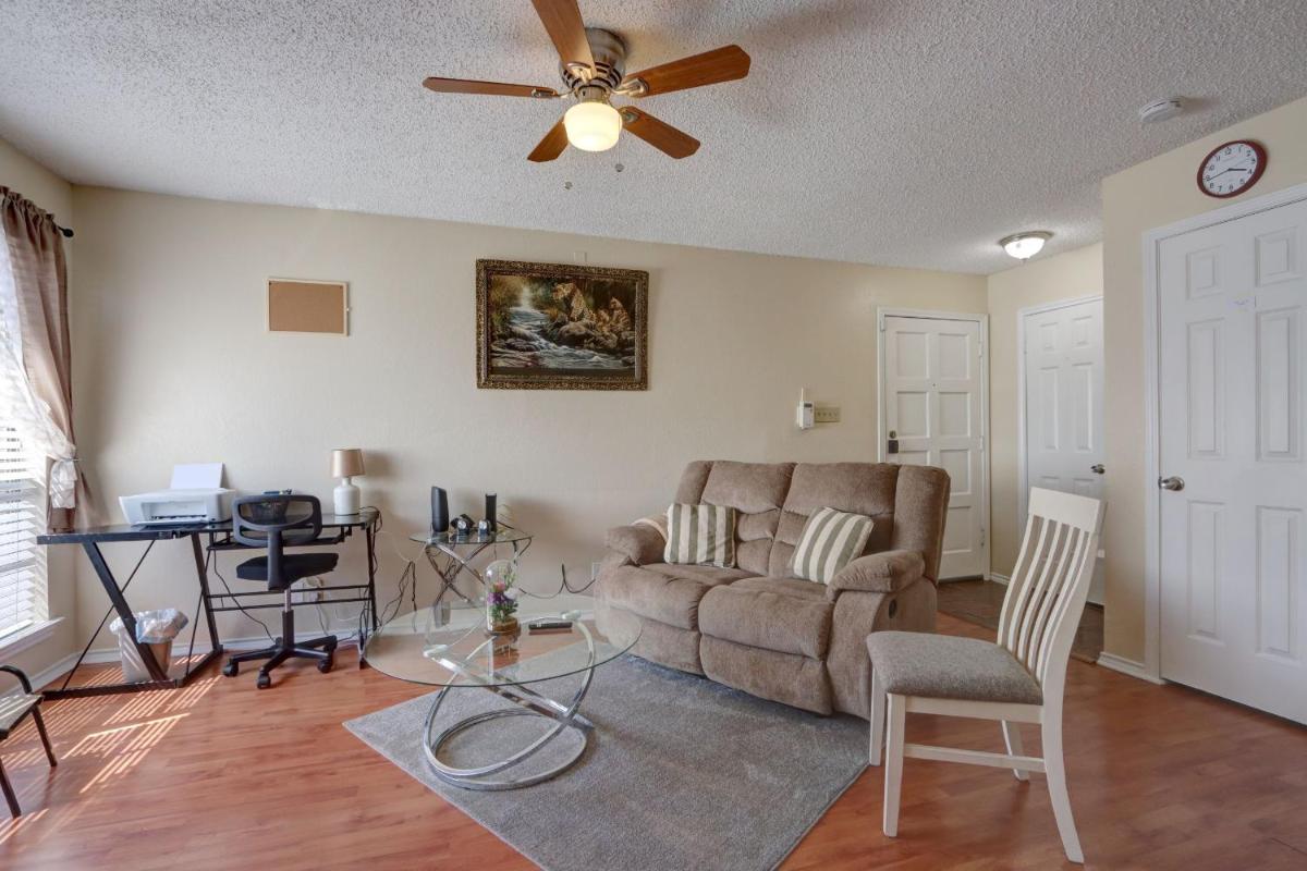 Exquisite Double level Condo with Pool, Car-Garage and Games - Housity