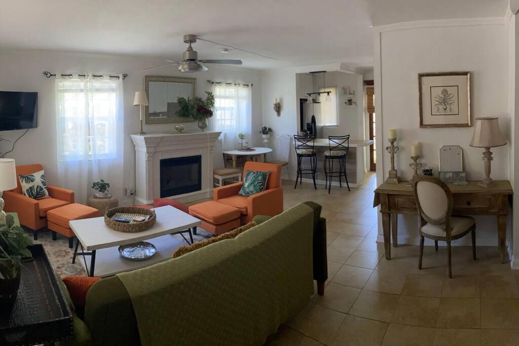 Villa Tropicale in lush garden - Housity