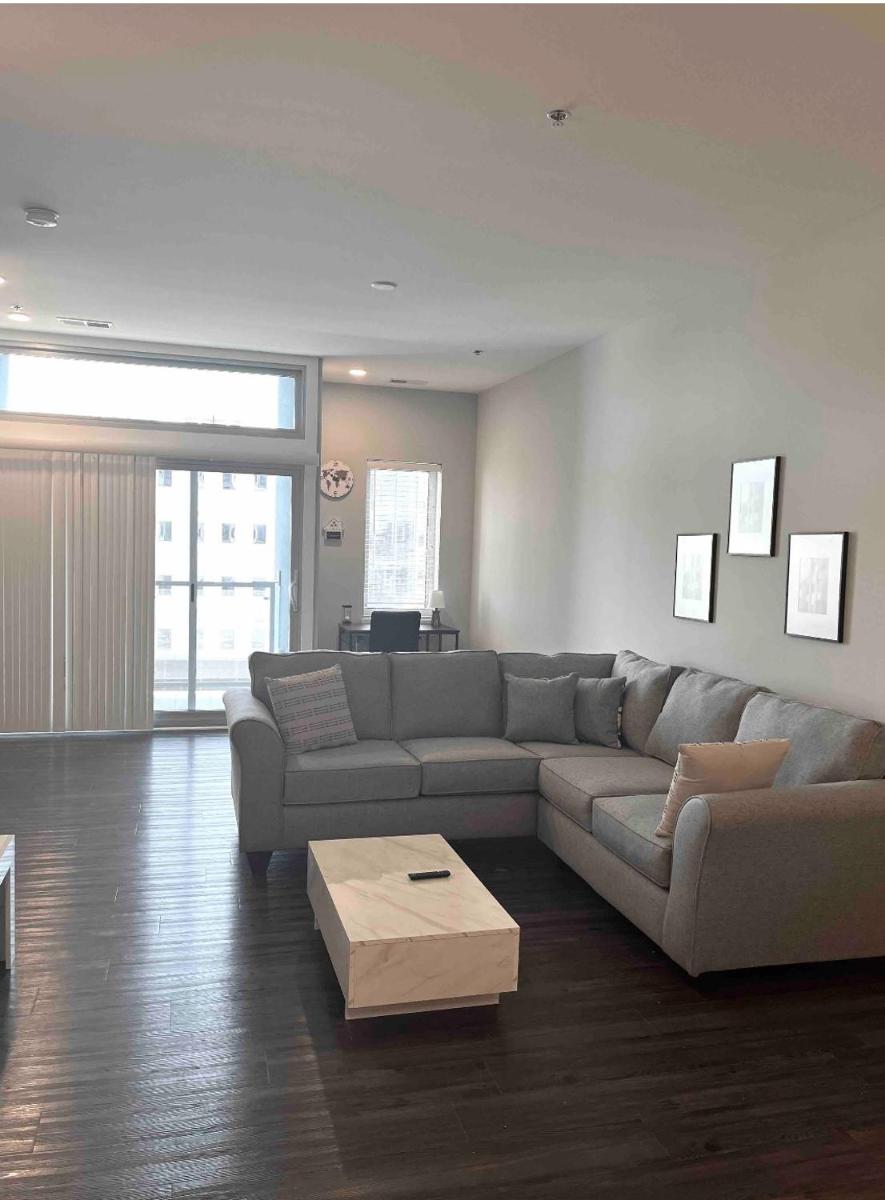 Downtown Kansas City APT - All the Amenities - Housity