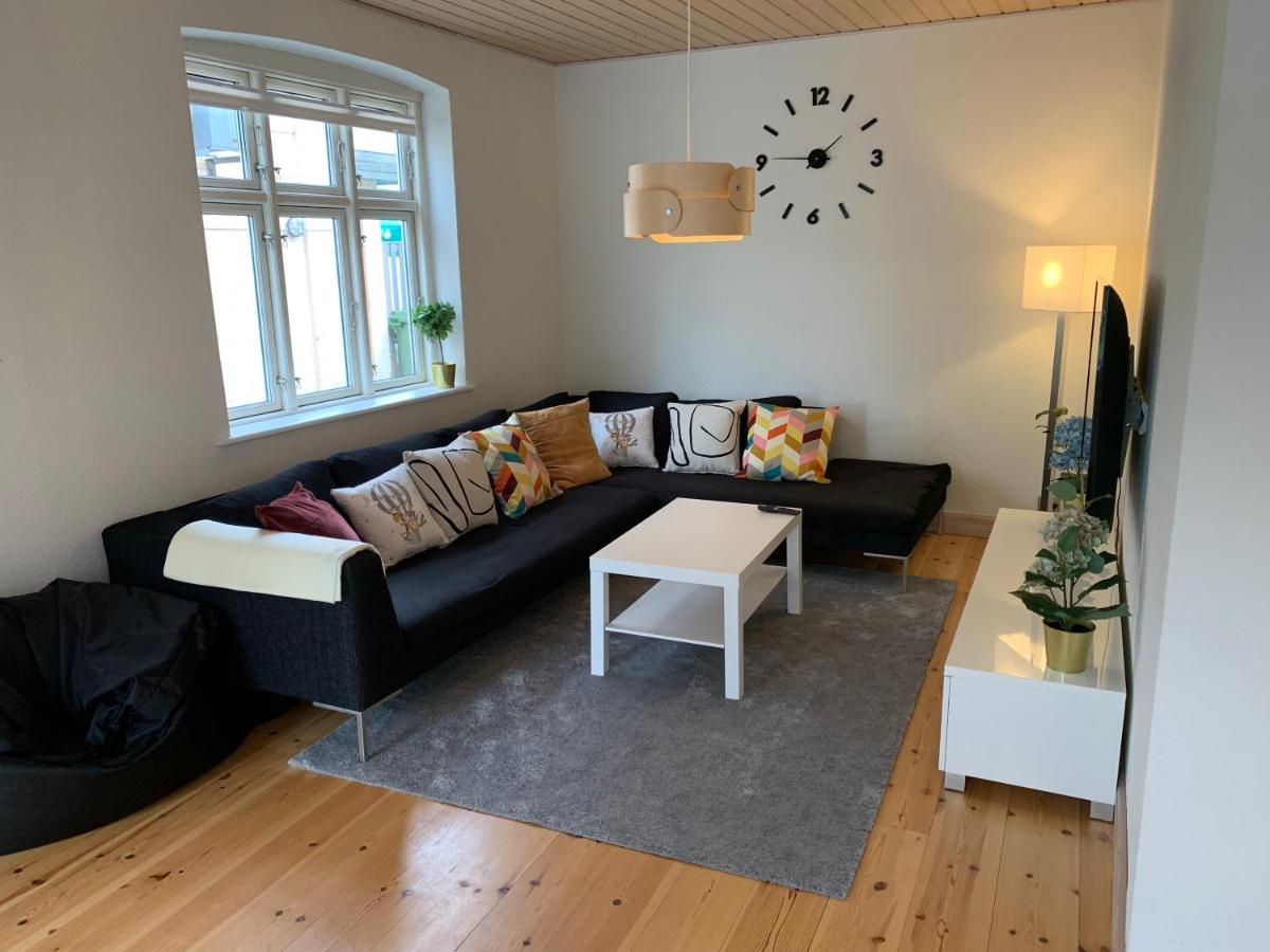 The Gray House, Center of Maribo, 3BR - Housity