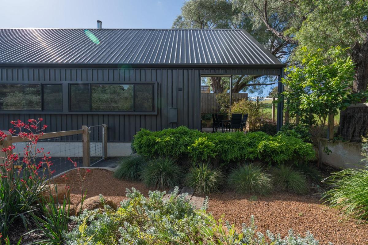 Margaret River Bungalow-2-middle - pet friendly - Housity
