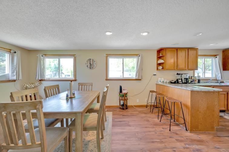 The Cozy Cottage by Otter Lake - Housity