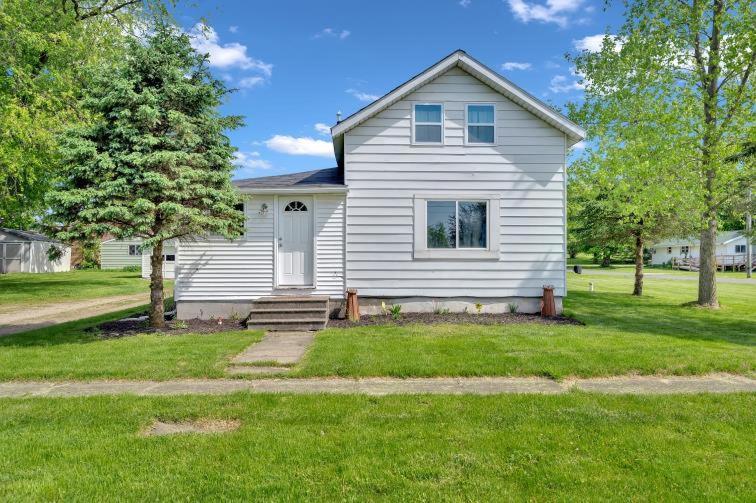 The Cozy Cottage by Otter Lake - Housity