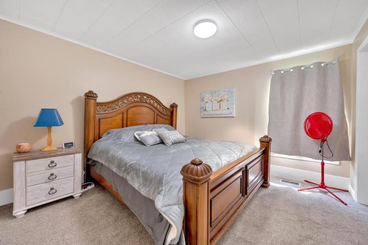 The Cozy Cottage by Otter Lake - Housity