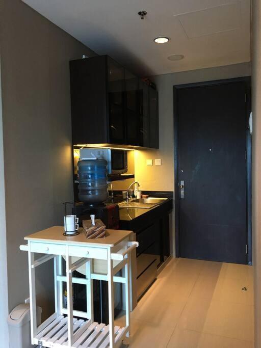 Strategic Cozy Hang Out Apartment, GP Plaza - Housity