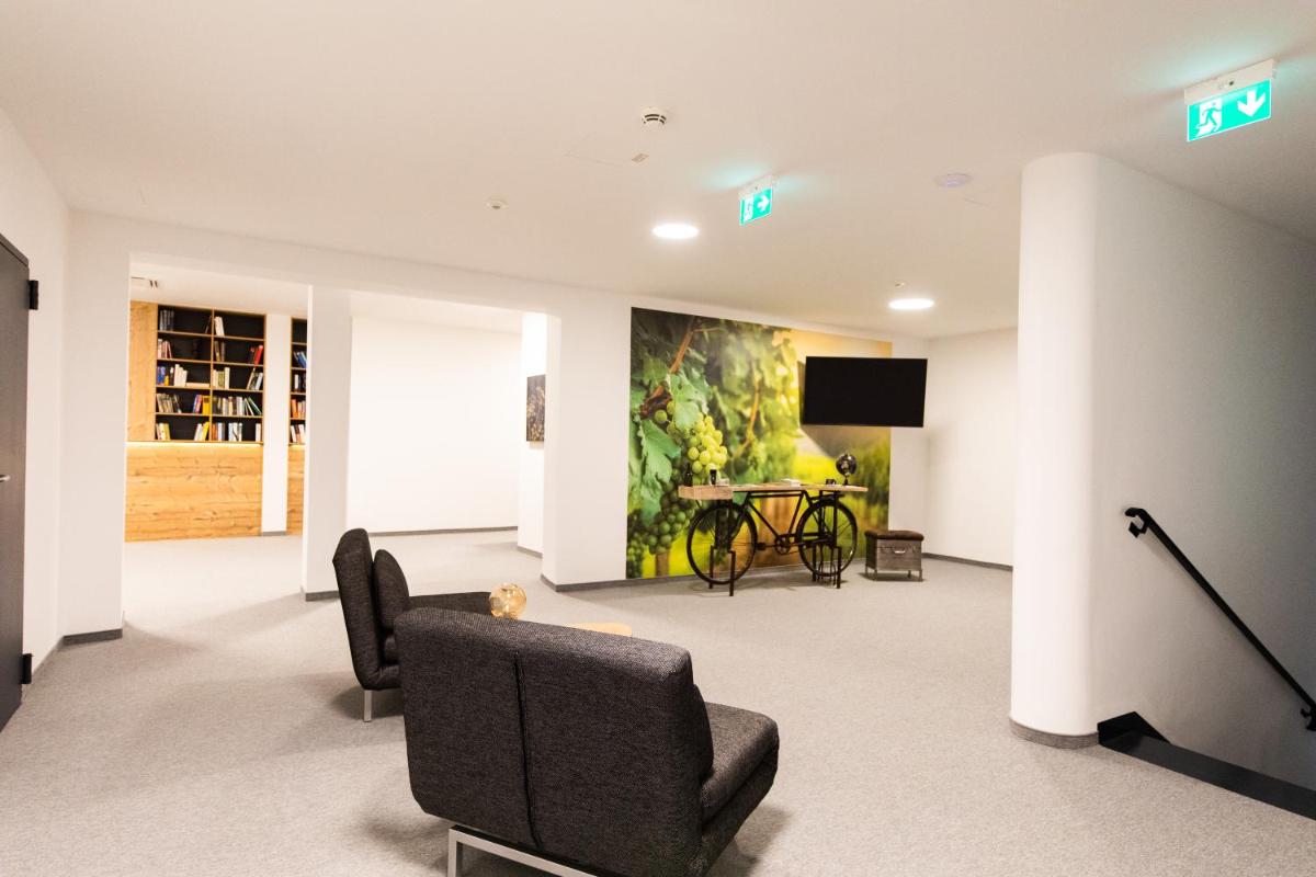 Self-Check-in Hotel VinoQ Zistersdorf - Housity